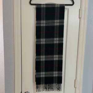V. FRAAS Elegant Black and White Plaid Scarf